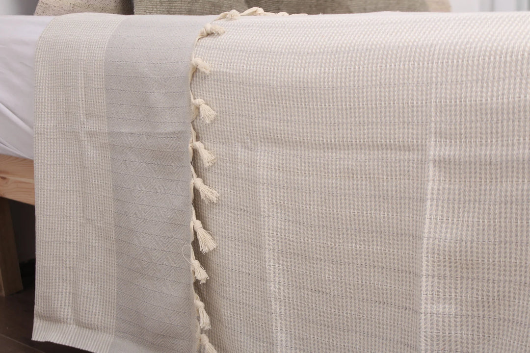 XXL Light lilac striped throw