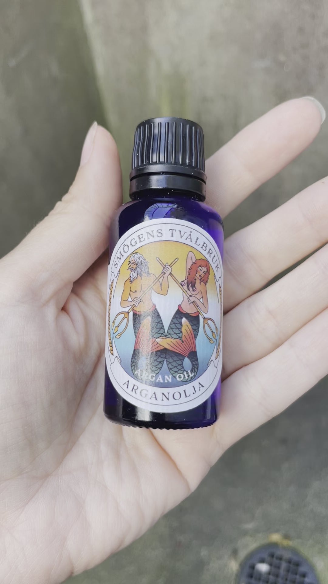 Video of Arganoil rolling in hand