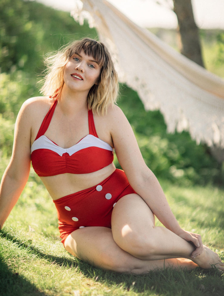 Underbara Clara sittting in the red Hello Sailor bikini